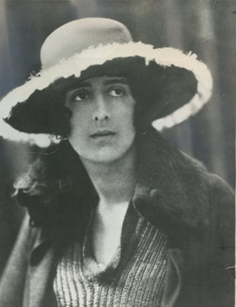 Item #9048 Press photograph. Vita SACKVILLE-WEST.